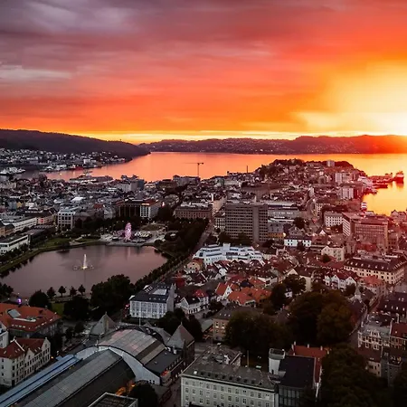 3 Soverom, Sentralt I Og Moderne Bad Apartament