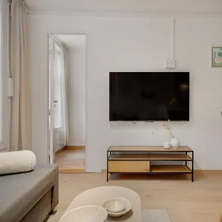 Apartament 3 Soverom, Sentralt I Og Moderne Bad