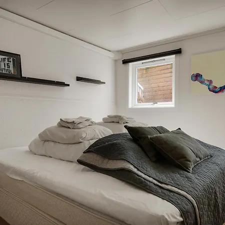 Apartament 3 Soverom, Sentralt I Og Moderne Bad *