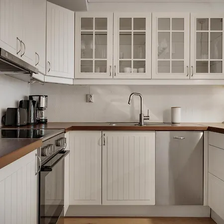 Appartement 3 Soverom, Sentralt I Og Moderne Bad