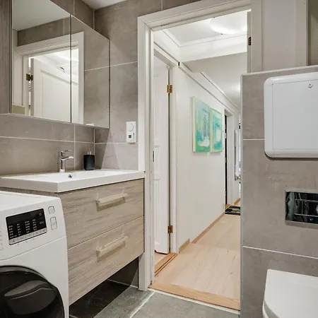 3 Soverom, Sentralt I Og Moderne Bad Daire *