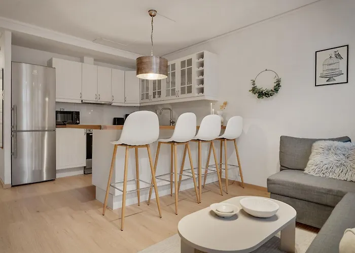 3 Soverom, Sentralt I Og Moderne Bad Appartement