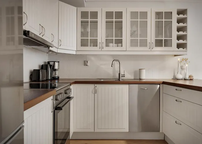 Appartement 3 Soverom, Sentralt I Og Moderne Bad