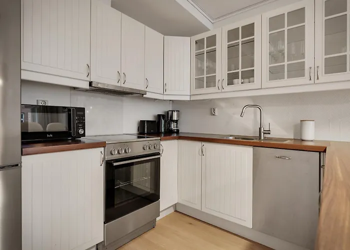 3 Soverom, Sentralt I Og Moderne Bad Apartment *