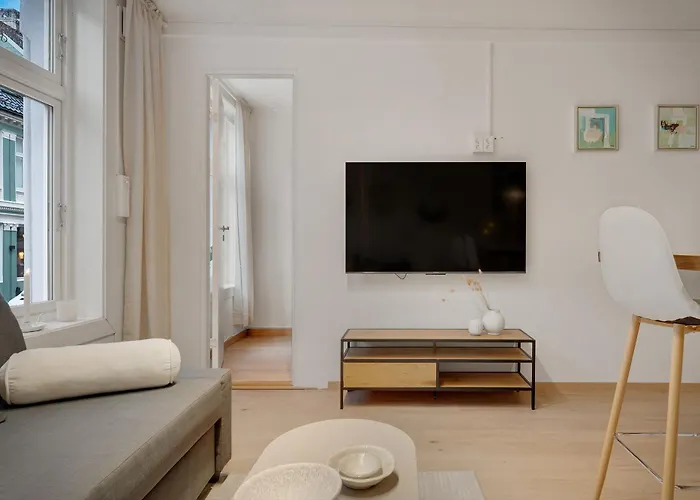 Appartement 3 Soverom, Sentralt I Og Moderne Bad