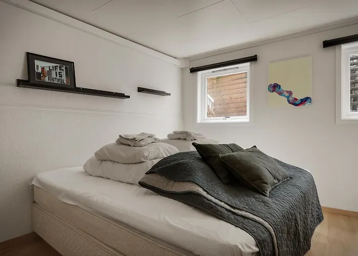 Appartement 3 Soverom, Sentralt I Og Moderne Bad *